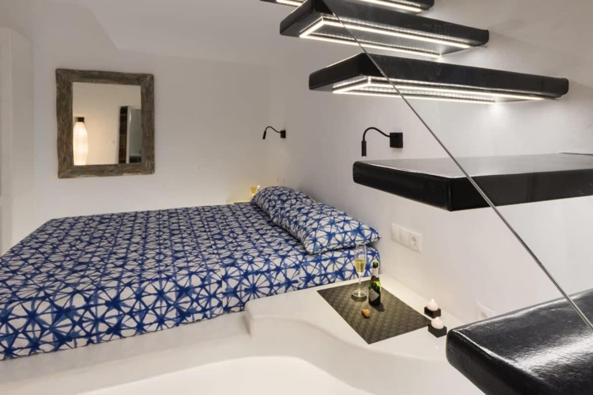 Apartament Santorini Traditional Apt With Private Hot Tub Fira  Zewnętrze zdjęcie